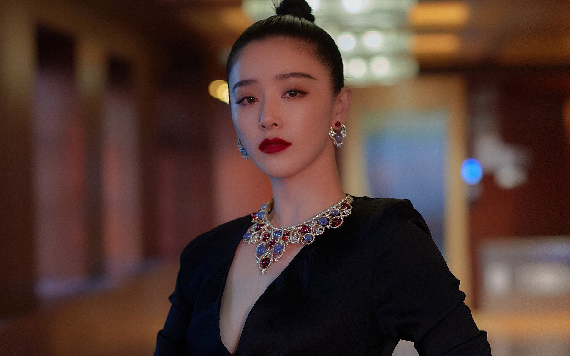 英超激战不断:精彩场面引爆全场观众!,英超集锦视频