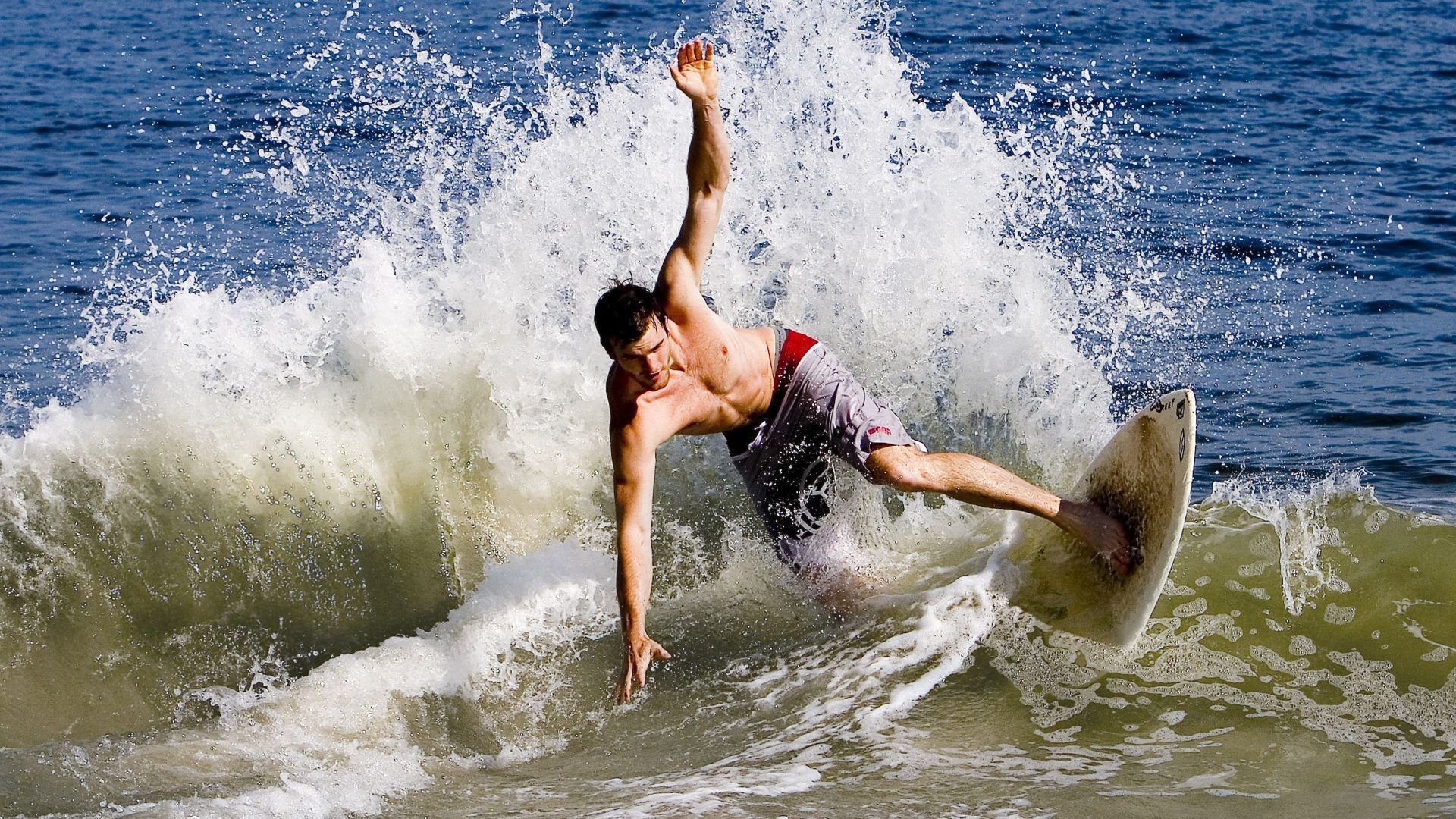 蛙泳划频控制精准度显著提升,蛙泳划水频率越低越好吗